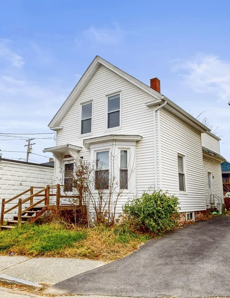 8 Howe Street Lewiston ME 04240