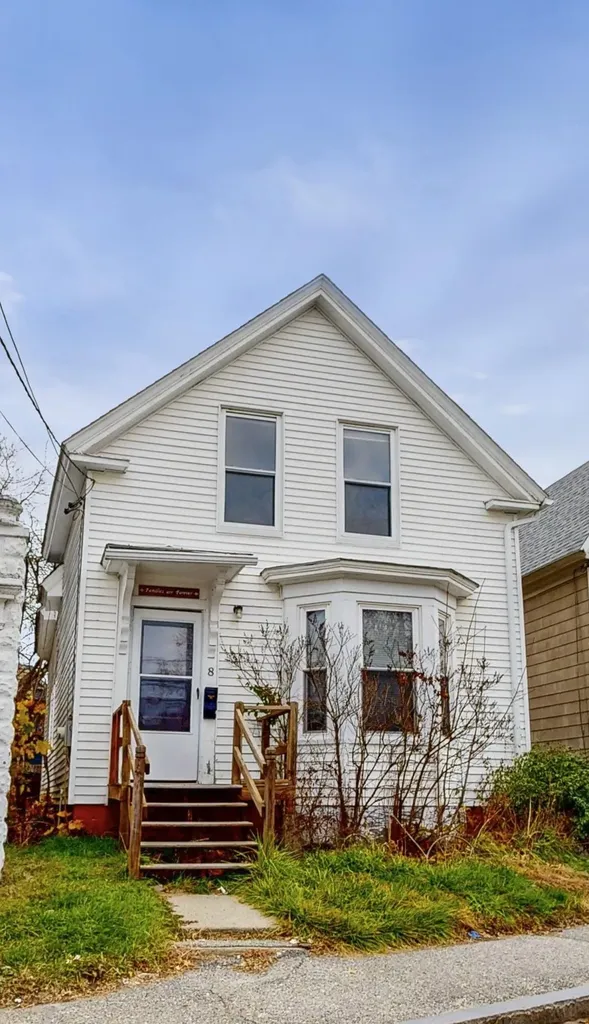 8 Howe Street Lewiston ME 04240