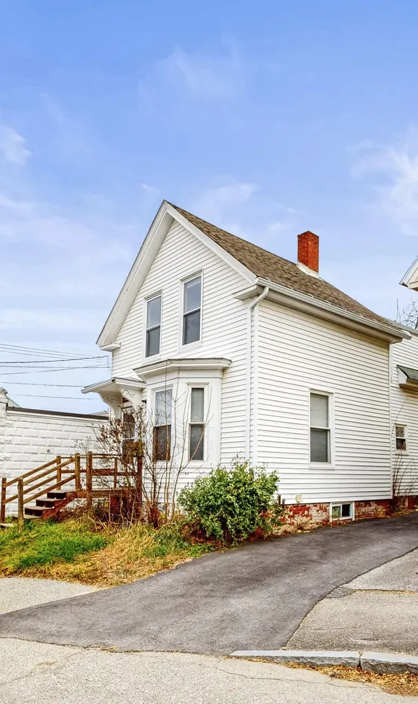 8 Howe Street Lewiston ME 04240