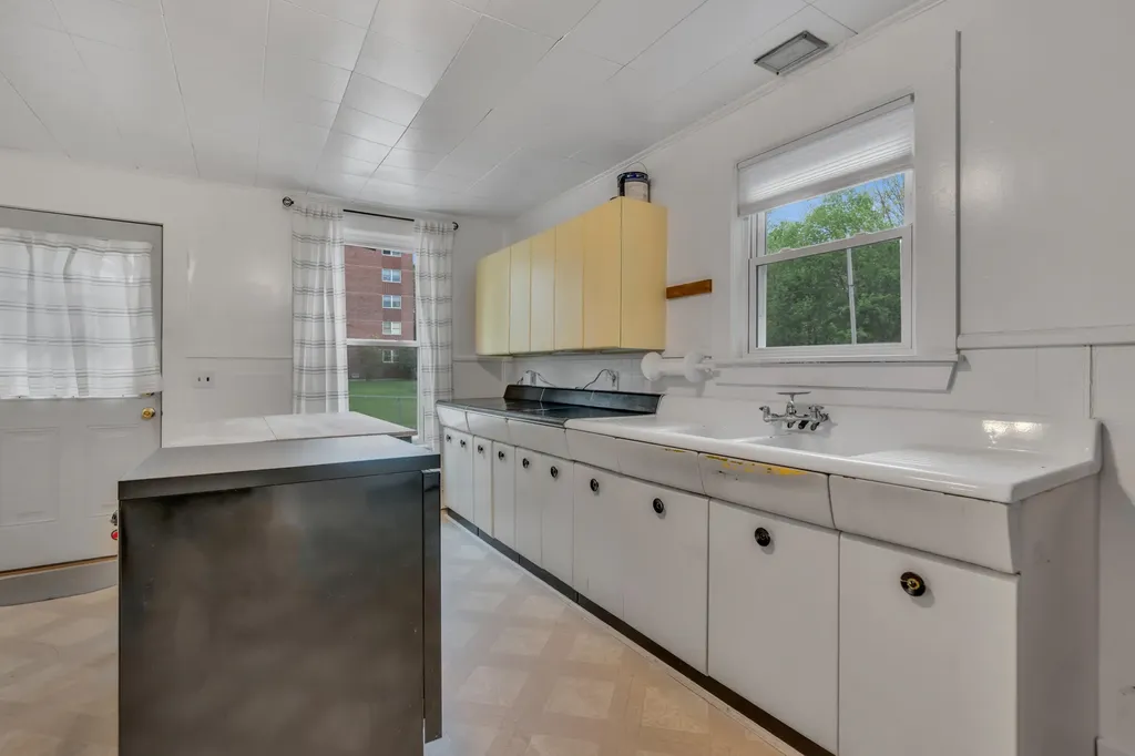 3 Harvard Street Auburn ME 04210