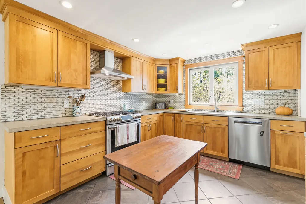 50 Oakhurst Road Cape Elizabeth ME 04107