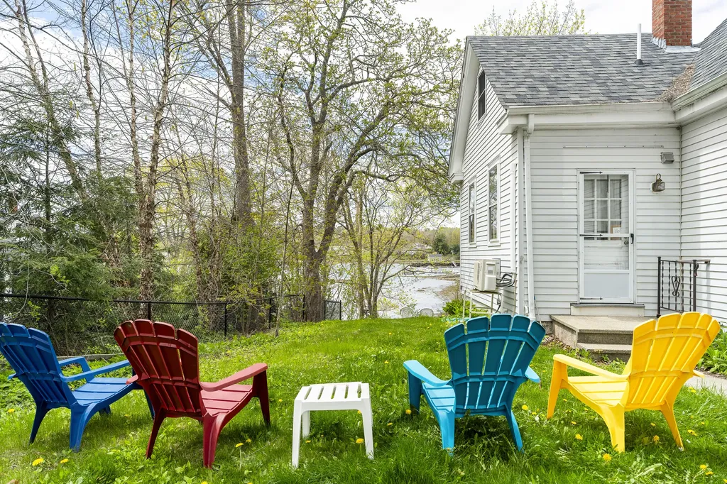 11 Water Street Damariscotta ME 04543