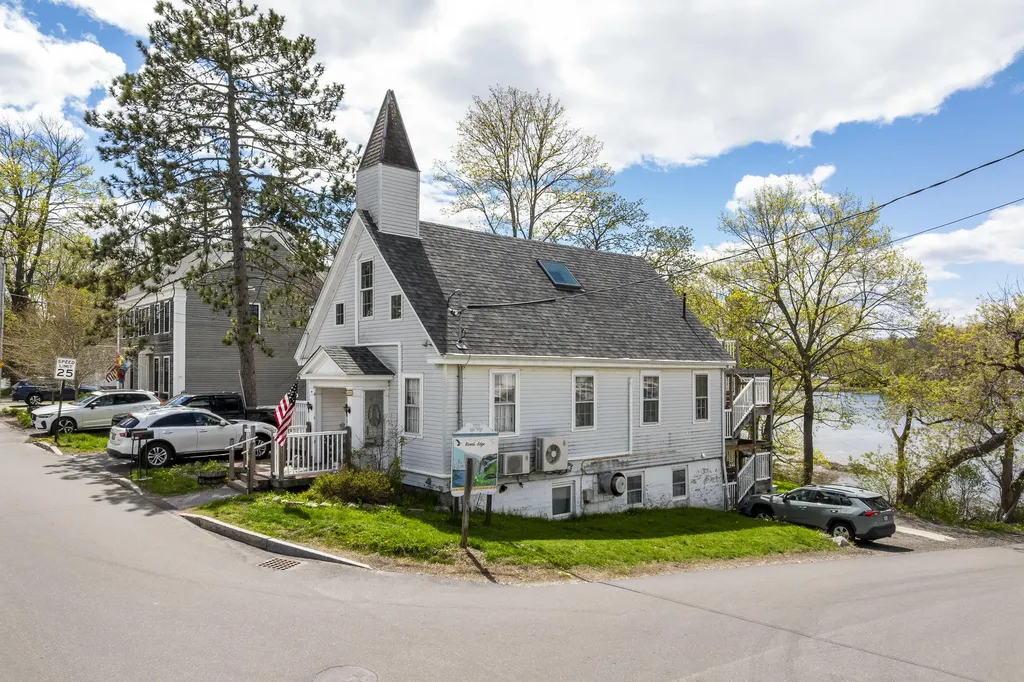11 Water Street Damariscotta ME 04543