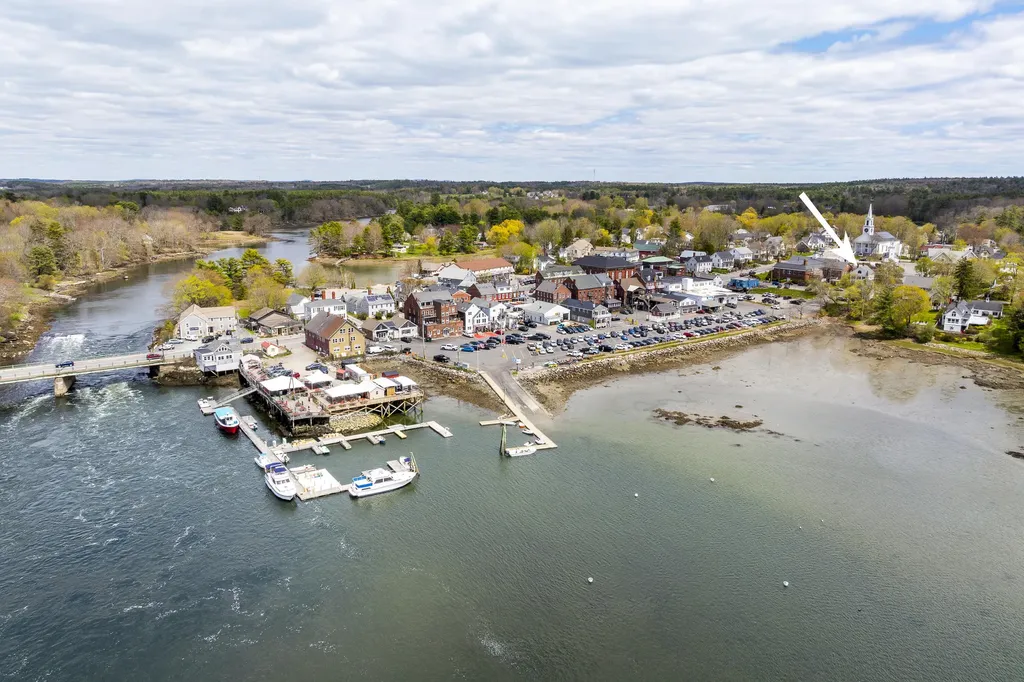 11 Water Street Damariscotta ME 04543