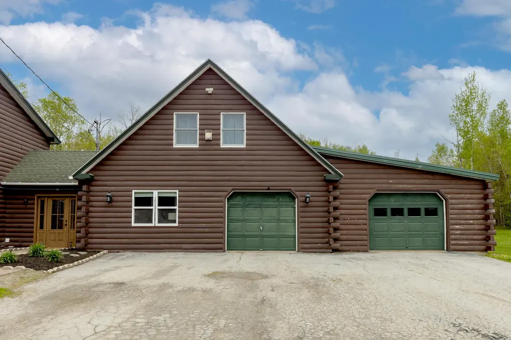 118 County Woods Road Newport ME 04953