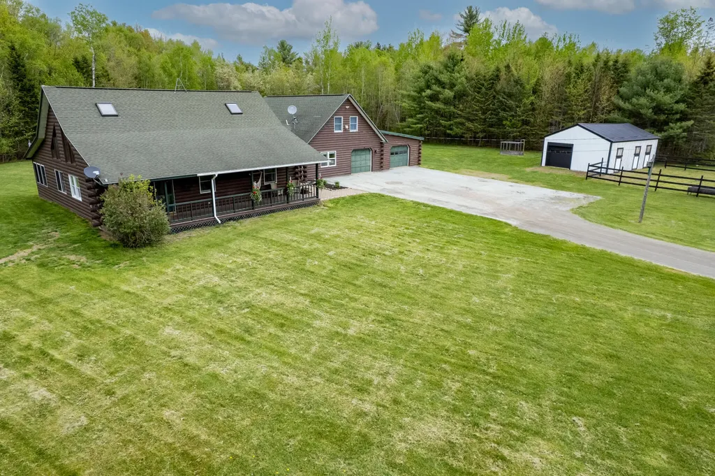 118 County Woods Road Newport ME 04953