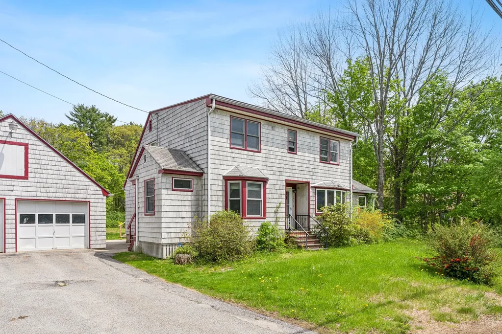 125 Ledgewood Drive Falmouth ME 04105