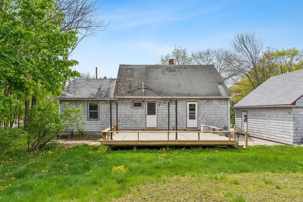 125 Ledgewood Drive Falmouth ME 04105