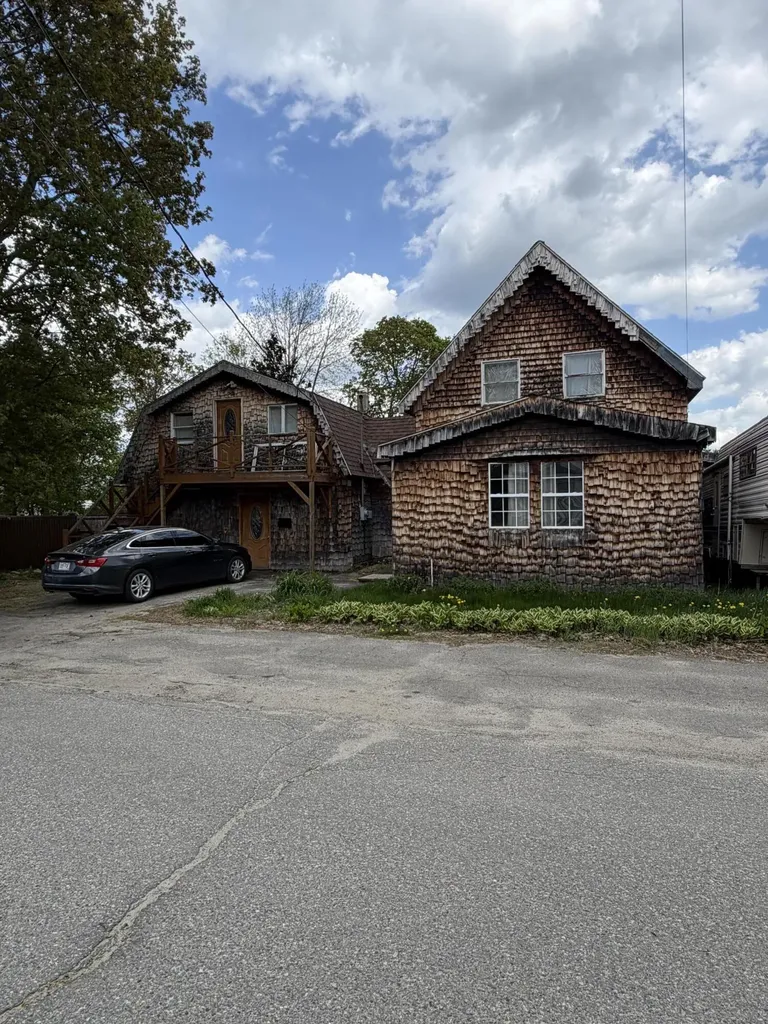165 Knox Street Millinocket ME 04462
