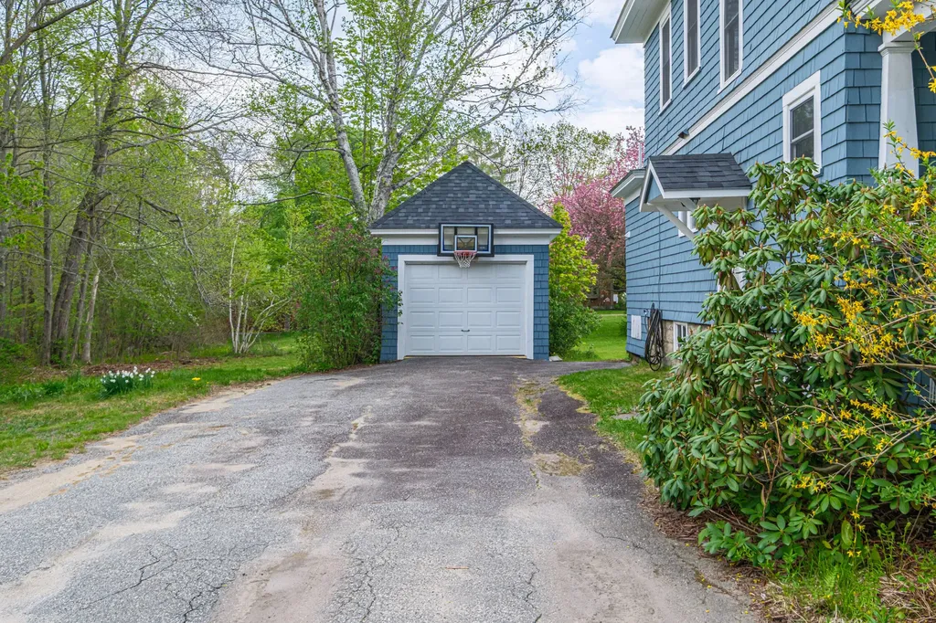 29 Pleasant Street Norway ME 04268