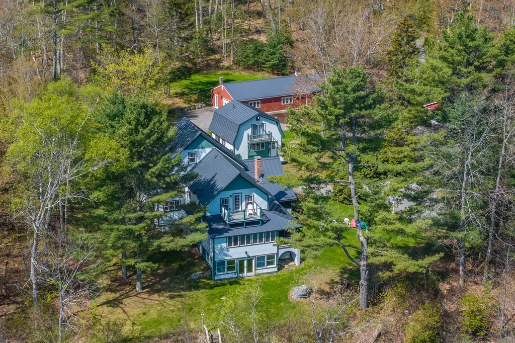 22 Windward Lane Northport ME 04849