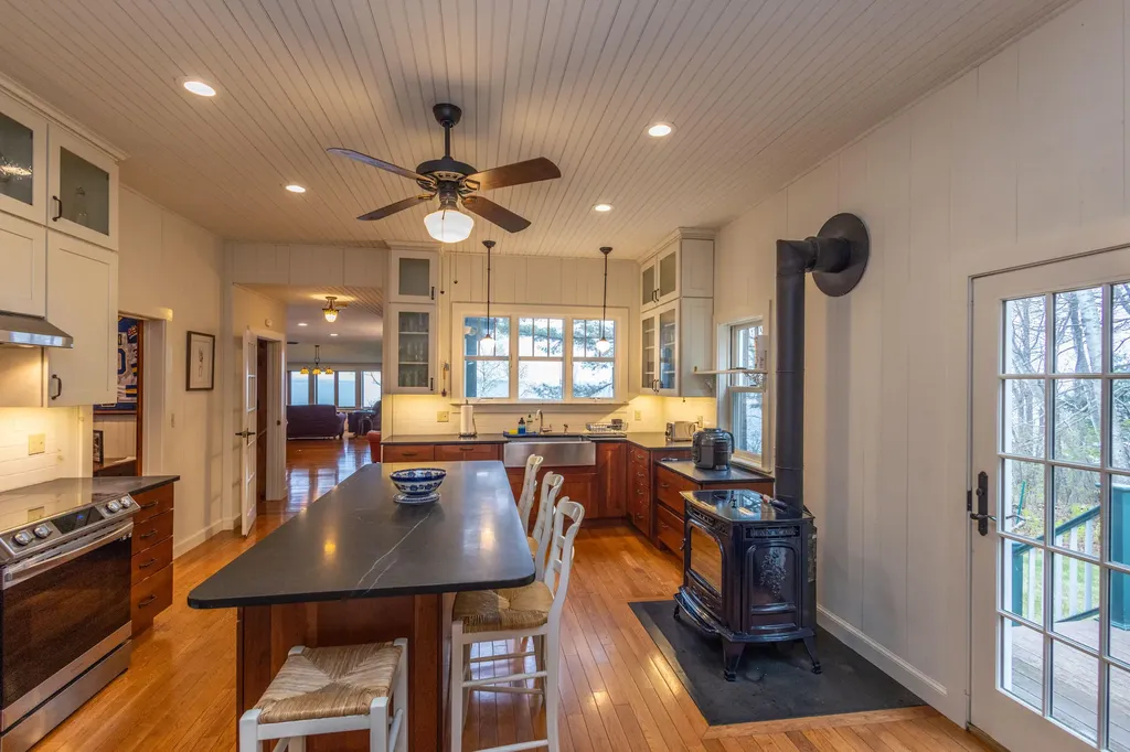 22 Windward Lane Northport ME 04849