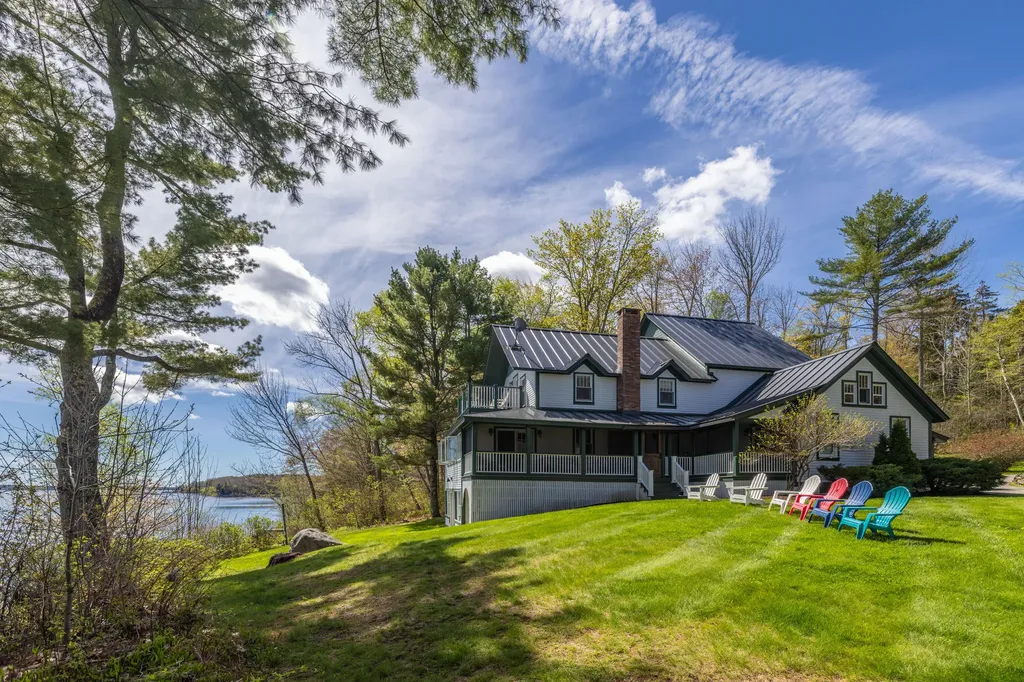 22 Windward Lane Northport ME 04849