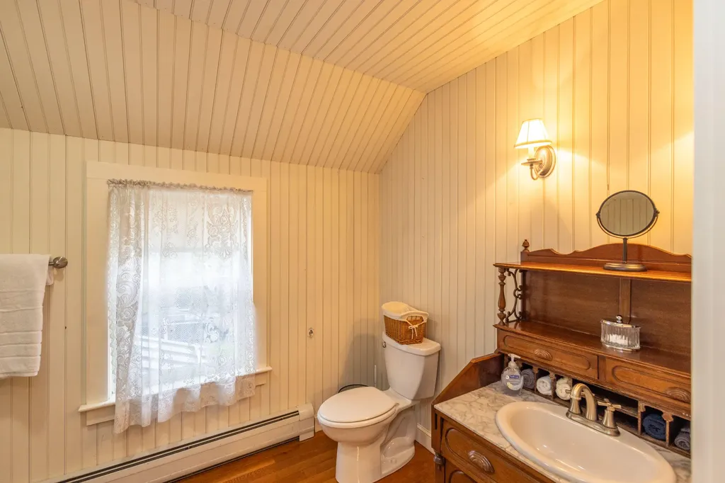 22 Windward Lane Northport ME 04849