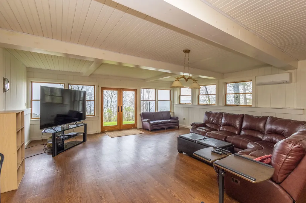 22 Windward Lane Northport ME 04849
