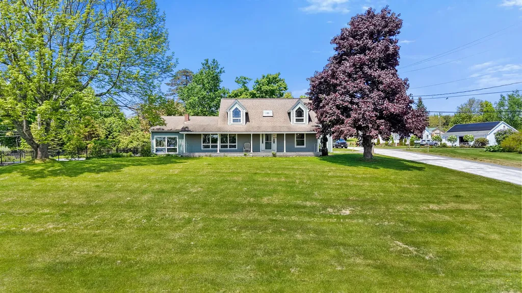 3 Navy Street Searsport ME 04974
