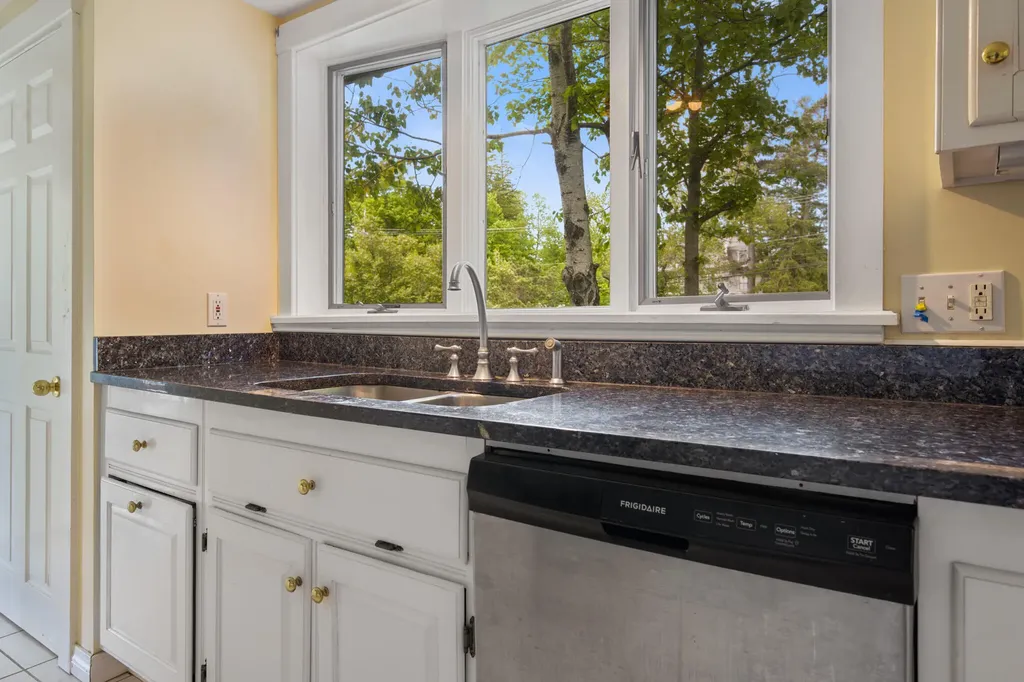3 Navy Street Searsport ME 04974