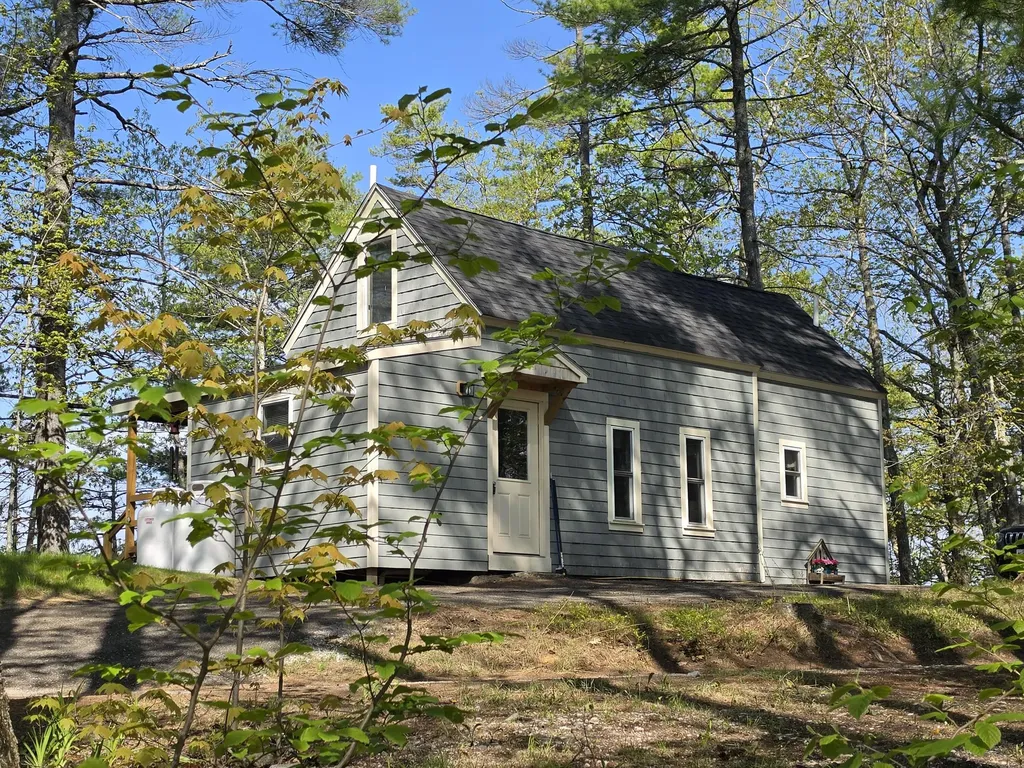 188 Caldwell Lane Oxford ME 04270