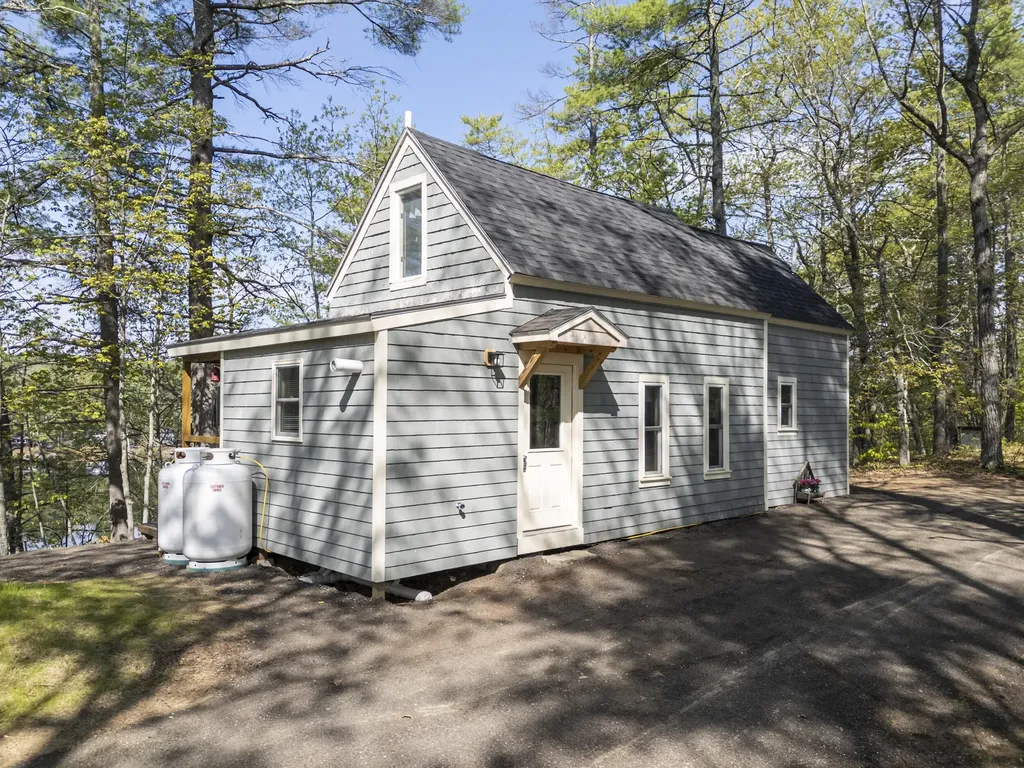 188 Caldwell Lane Oxford ME 04270