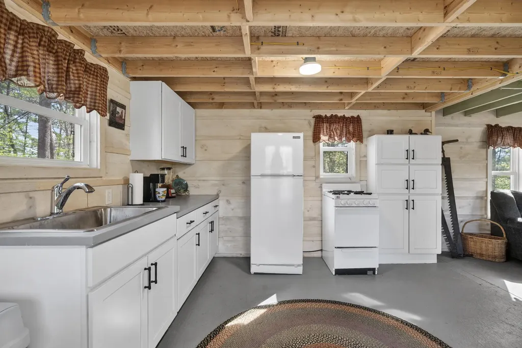 188 Caldwell Lane Oxford ME 04270