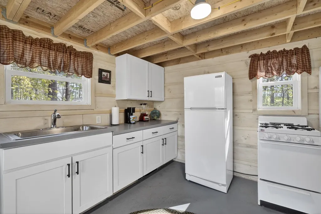 188 Caldwell Lane Oxford ME 04270