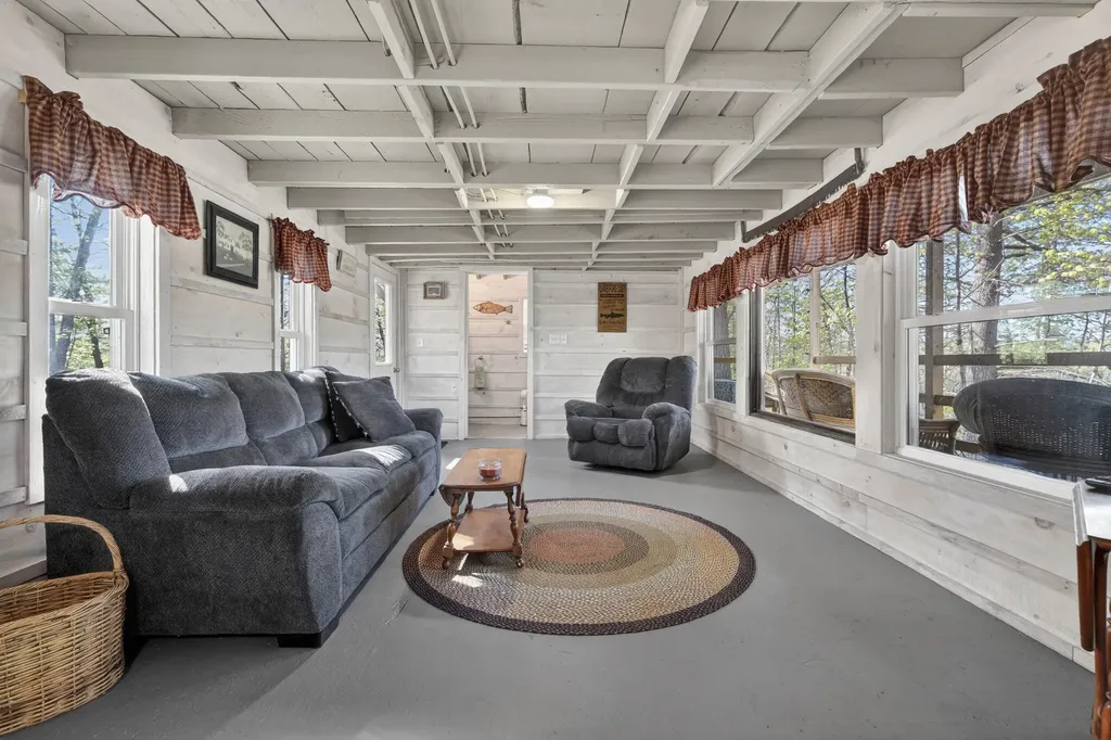 188 Caldwell Lane Oxford ME 04270