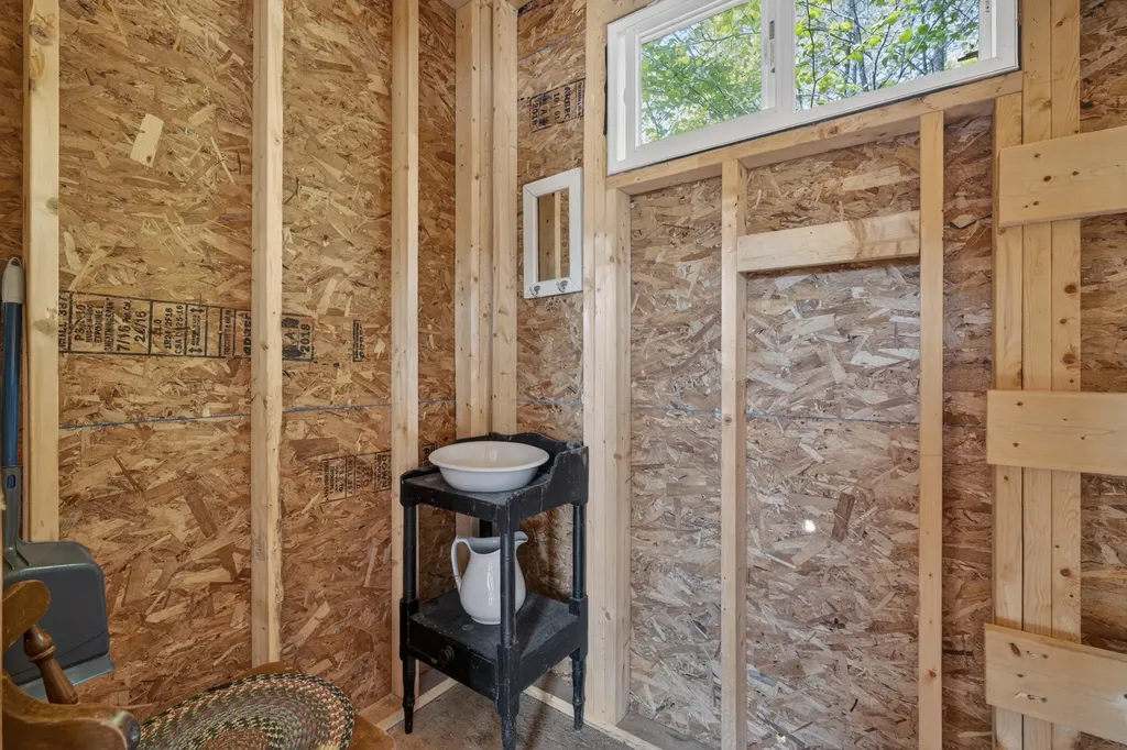 188 Caldwell Lane Oxford ME 04270