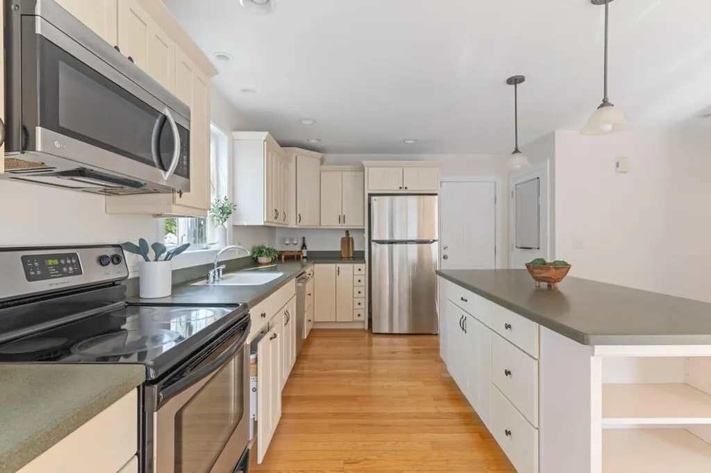 245 Auburn Street Portland ME 04103