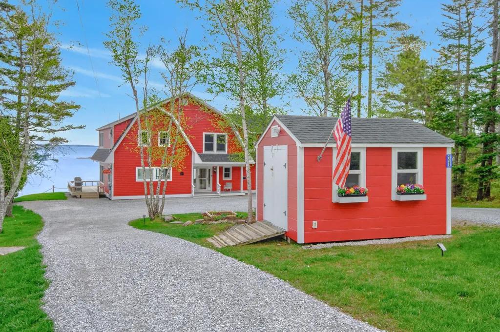 27 & 31 Cottage Lane South Thomaston ME 04854