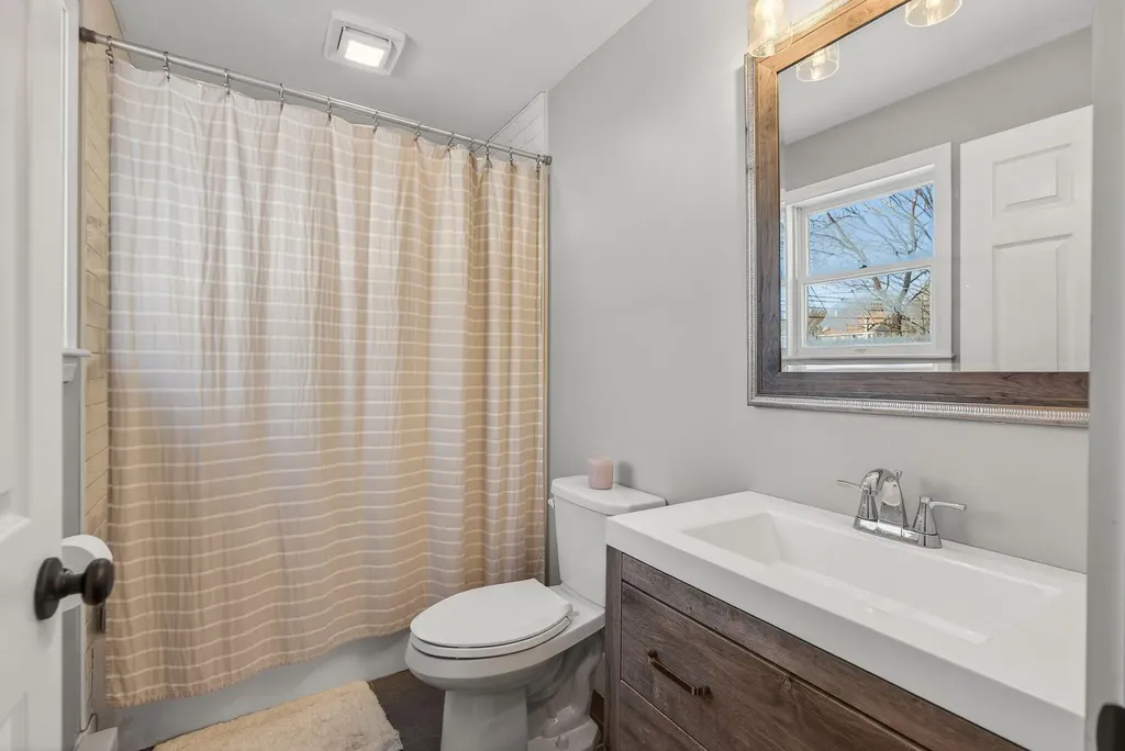 1038 Ocean Avenue Portland ME 04103