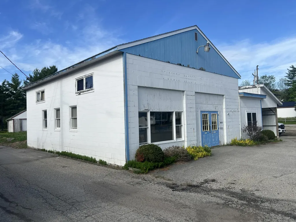 957 Sabattus Street Lewiston ME 04240