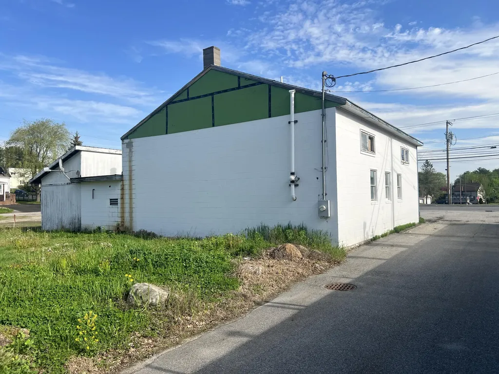 957 Sabattus Street Lewiston ME 04240