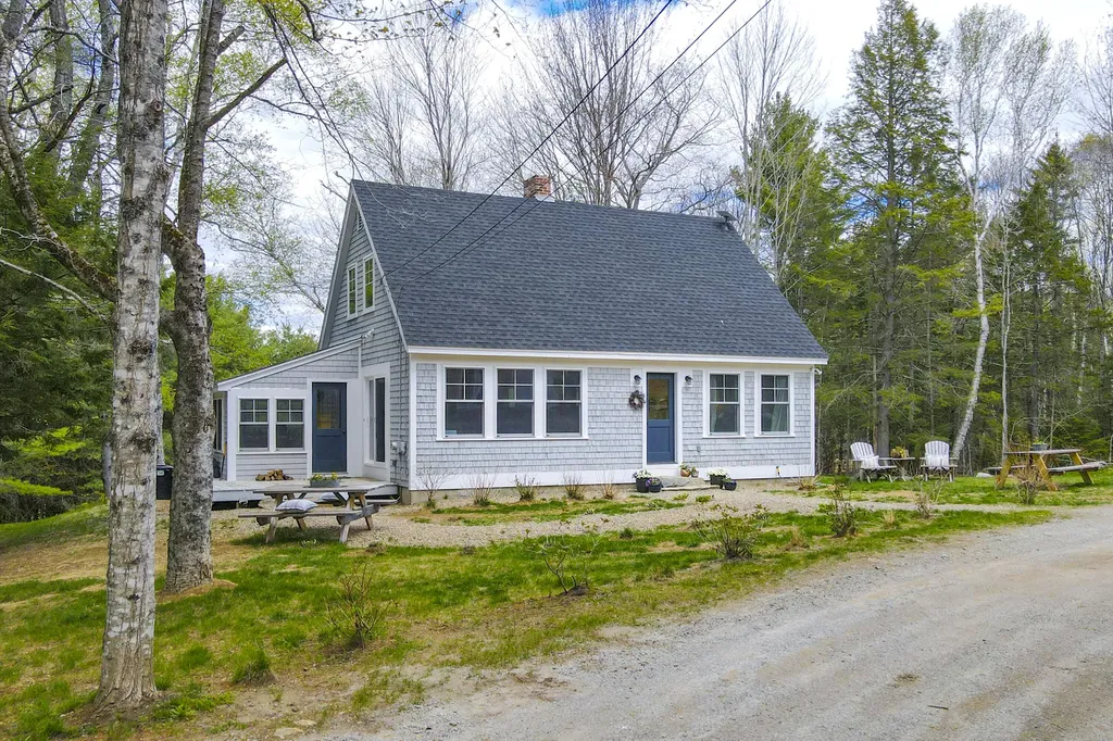 38 Thurlow Road Lincolnville ME 04849