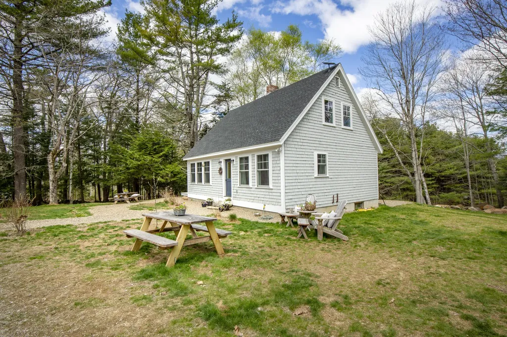 38 Thurlow Road Lincolnville ME 04849