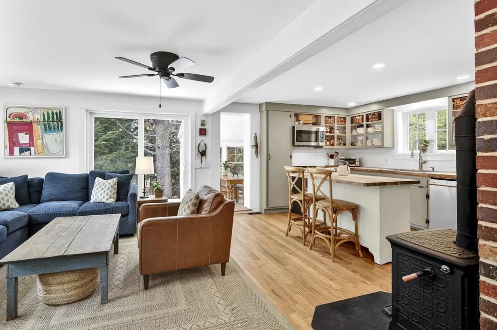 38 Thurlow Road Lincolnville ME 04849