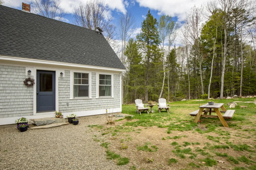 38 Thurlow Road Lincolnville ME 04849