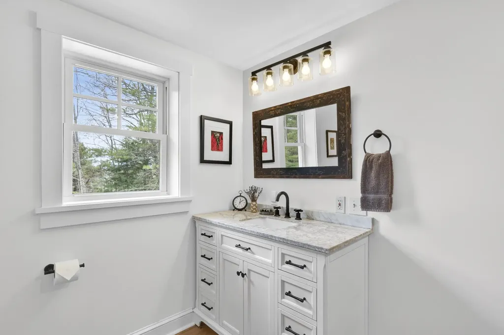 38 Thurlow Road Lincolnville ME 04849