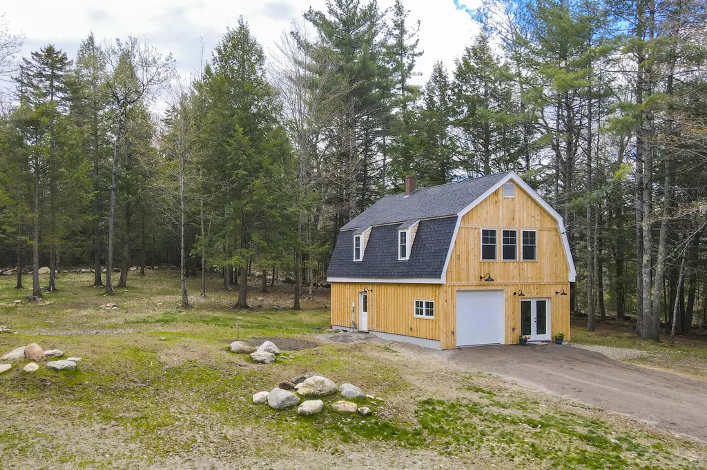 38 Thurlow Road Lincolnville ME 04849