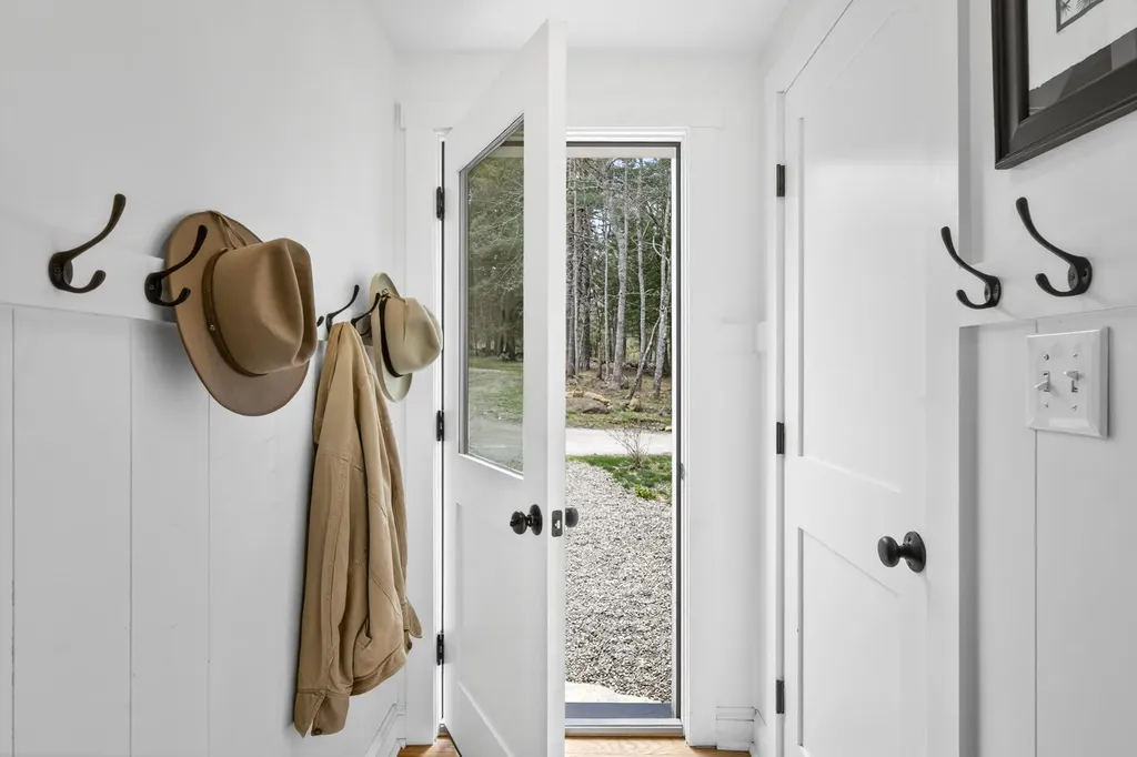 38 Thurlow Road Lincolnville ME 04849