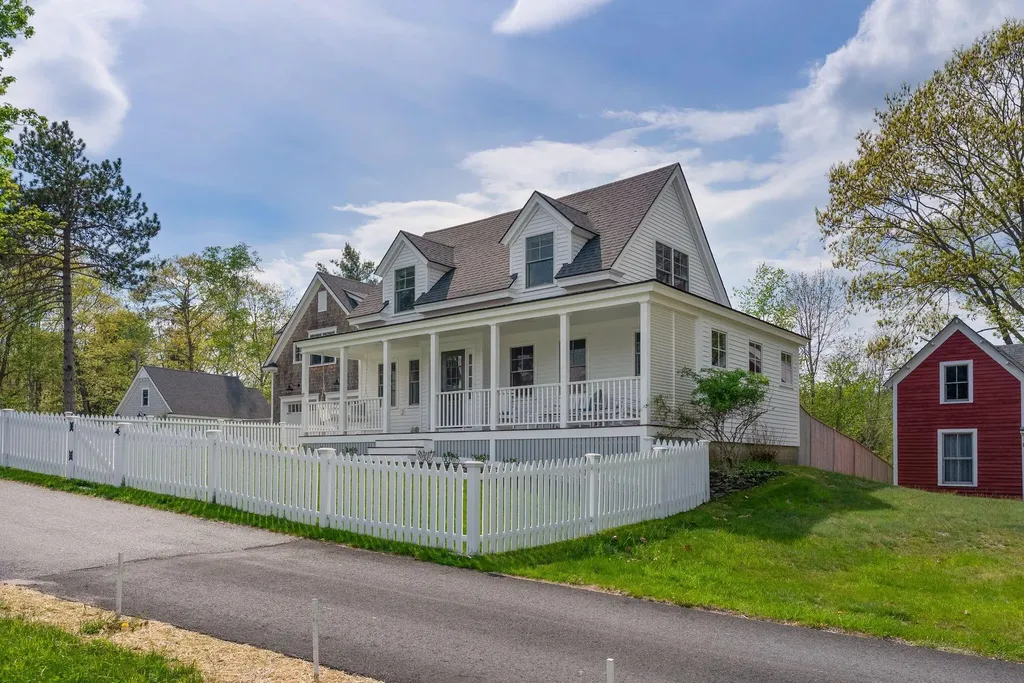 17 Harmony Hill Yarmouth ME 04096