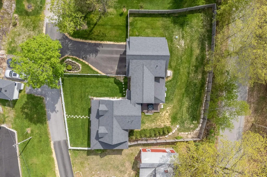 17 Harmony Hill Yarmouth ME 04096