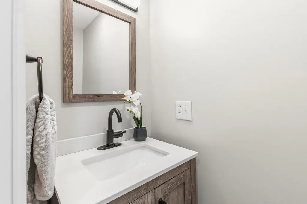 28 E Eleanor Avenue Standish ME 04084