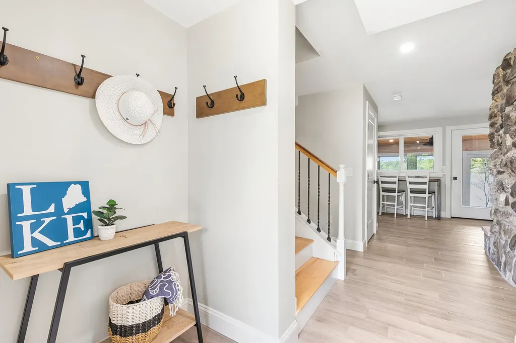 28 E Eleanor Avenue Standish ME 04084