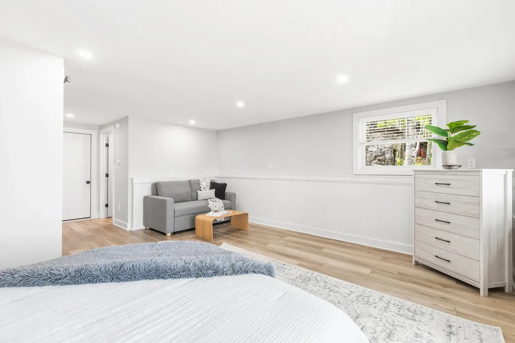 28 E Eleanor Avenue Standish ME 04084