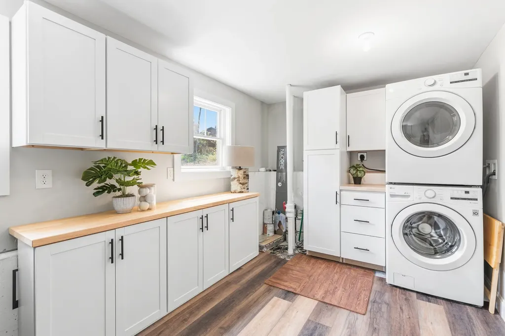 28 E Eleanor Avenue Standish ME 04084