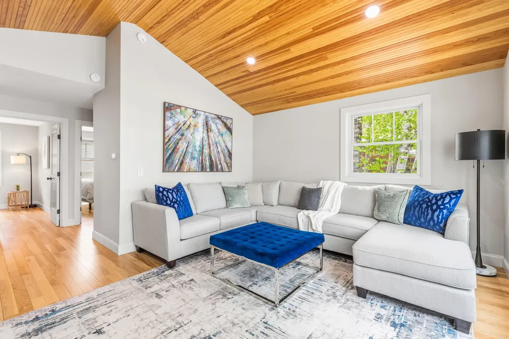 28 E Eleanor Avenue Standish ME 04084