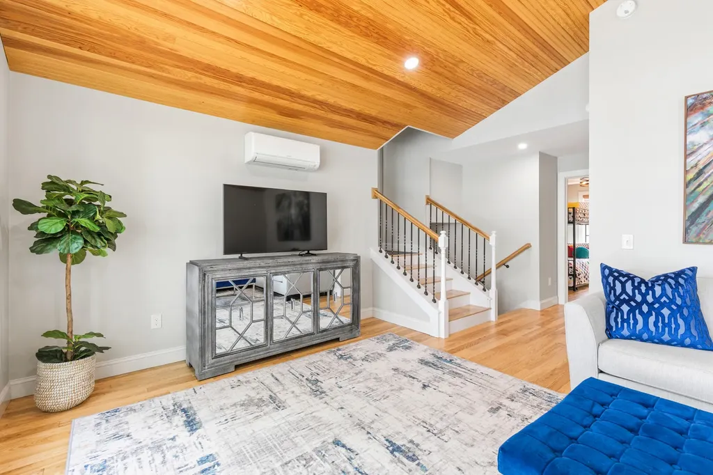 28 E Eleanor Avenue Standish ME 04084