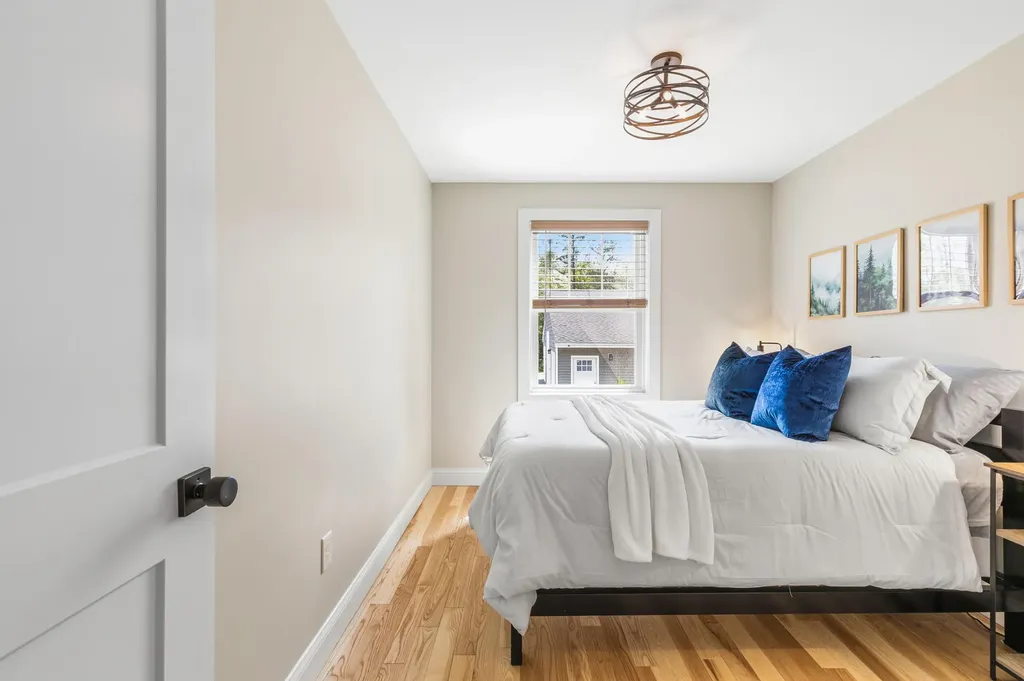 28 E Eleanor Avenue Standish ME 04084