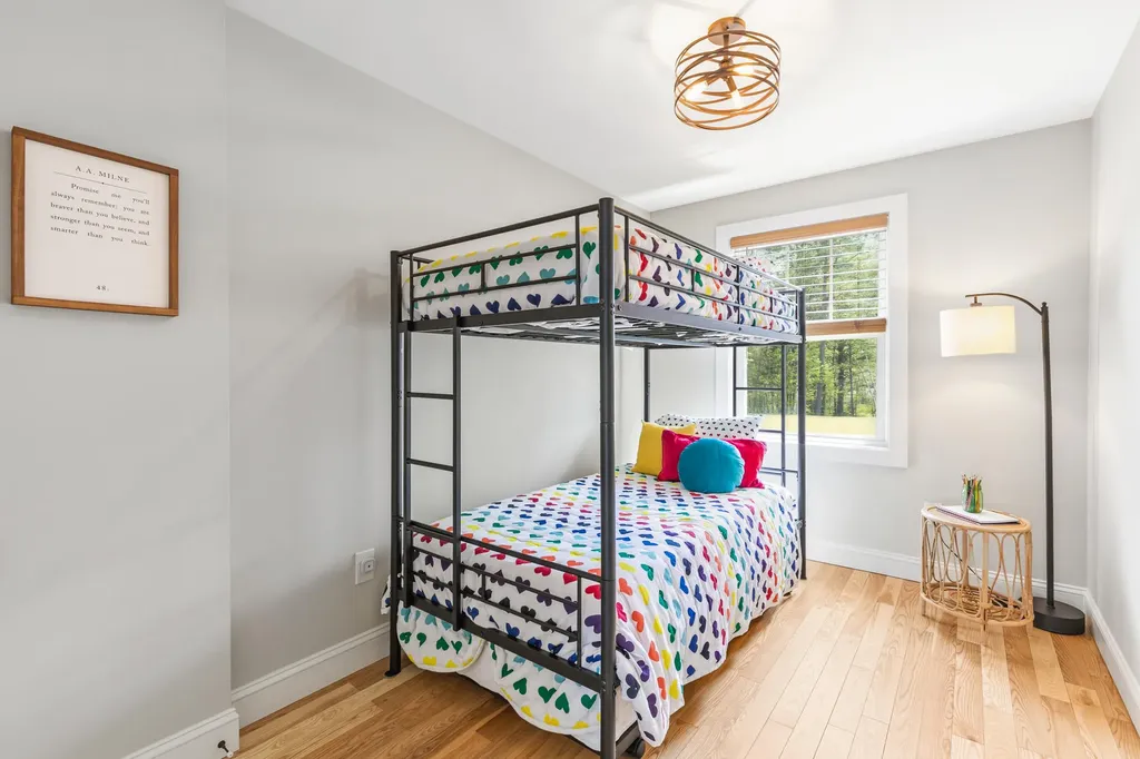 28 E Eleanor Avenue Standish ME 04084
