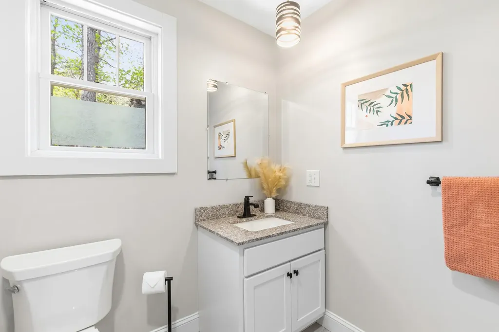 28 E Eleanor Avenue Standish ME 04084